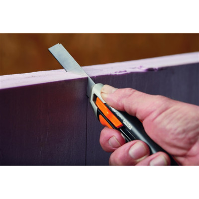 Peilis laužomais ašmenimis FISKARS CarbonMax 18mm Peilis laužomais ašmenimis FISKARS CarbonMax 18mm